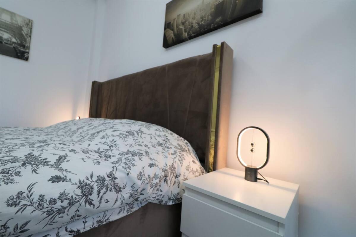 Charming City Center Apartment - Free Minibar Bucharest Luaran gambar